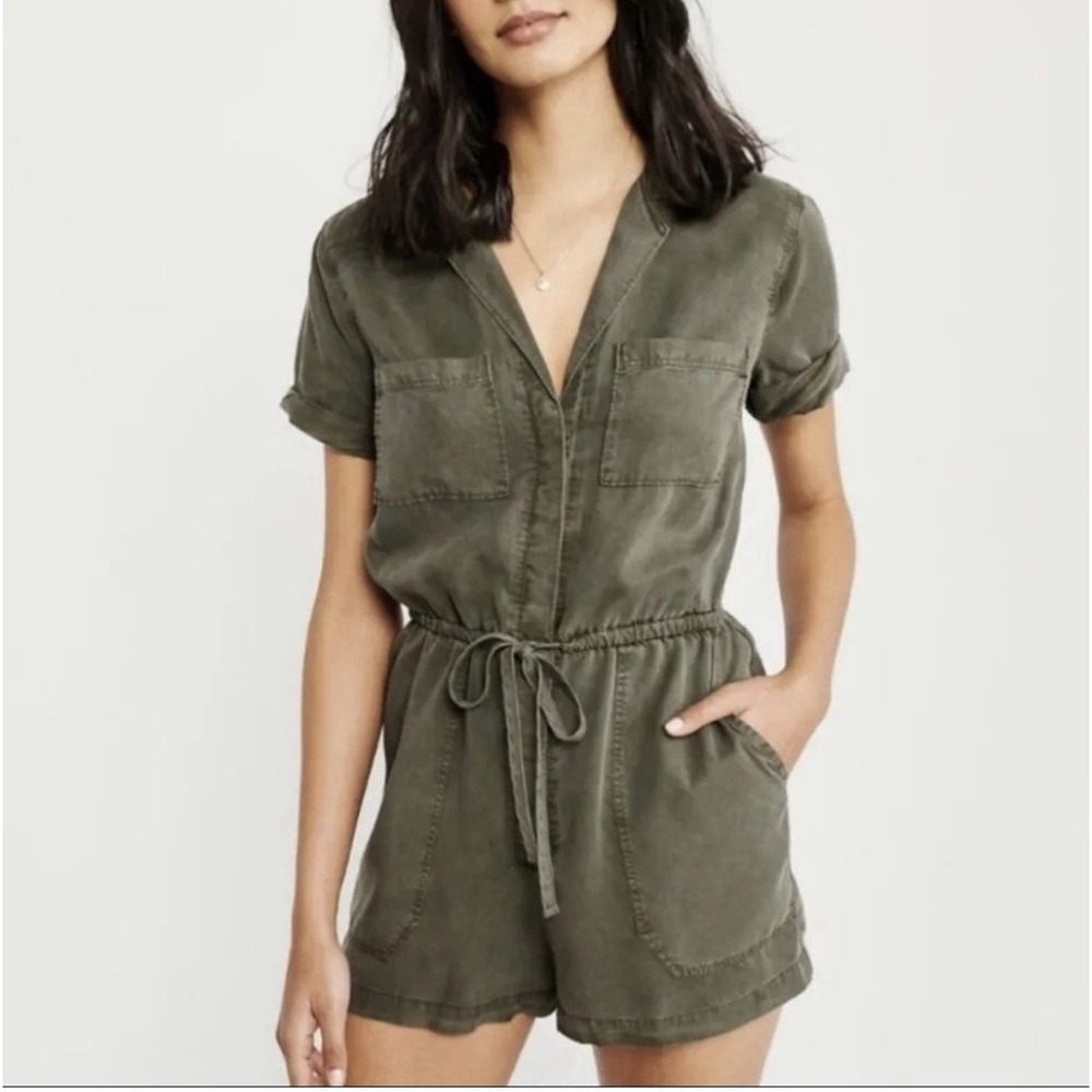 Abercrombie & Fitch Women Utility Romper Jumpsuit NWT Size M Green Short Sleeve